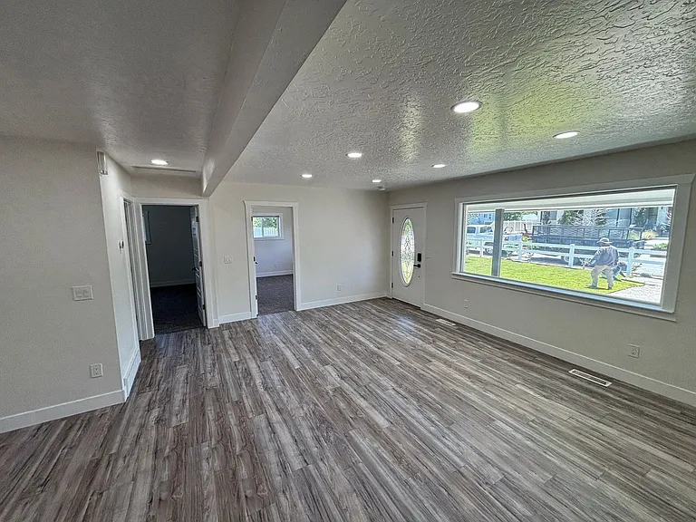 1091 E Mecham Ln — Photo 6