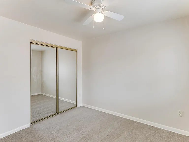 Broadmoor Plaza Apartments — Photo 44