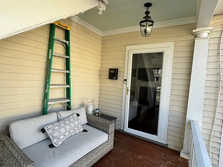 402 Cutler St — Photo 2