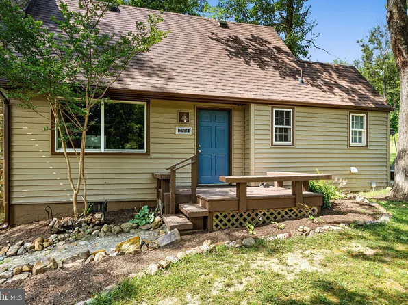 369 Mountain Lake Dr, Front Royal, VA 22630