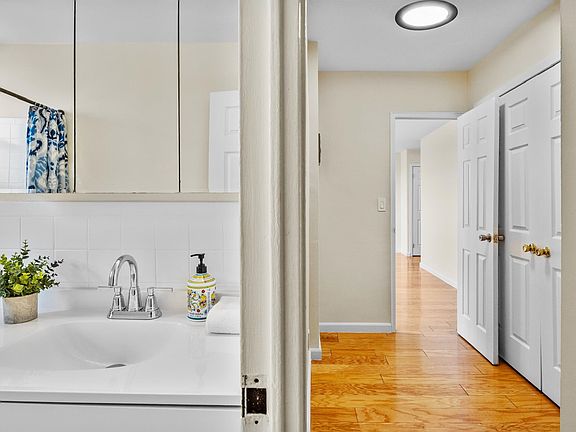 5th image of 1225 Kennedy Blvd APT 7C