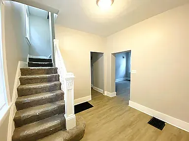 240 Helen St — Photo 3