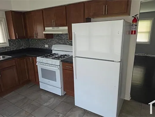 3 bed, 1070 sqft, $2,300 — Photo 4
