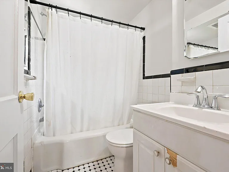107 Plant Ave — Photo 4