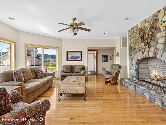 3rd image of 1287 Duffin Cir