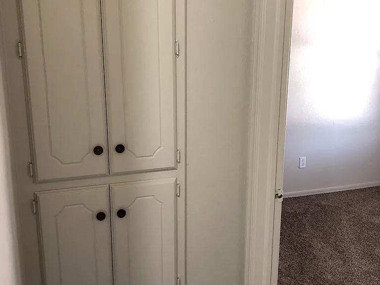 301 W Chantilly Way — Photo 13