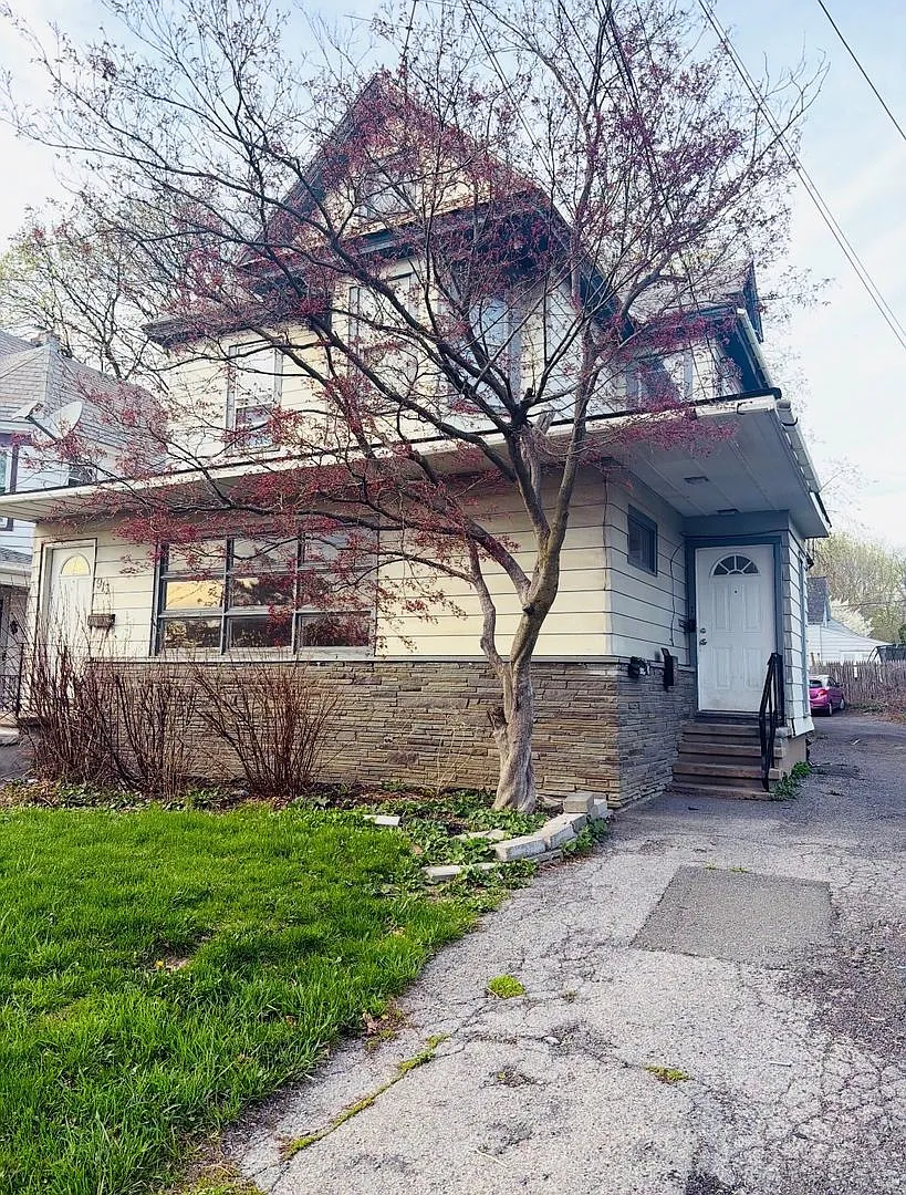 Building Photo - 913 Nott St
