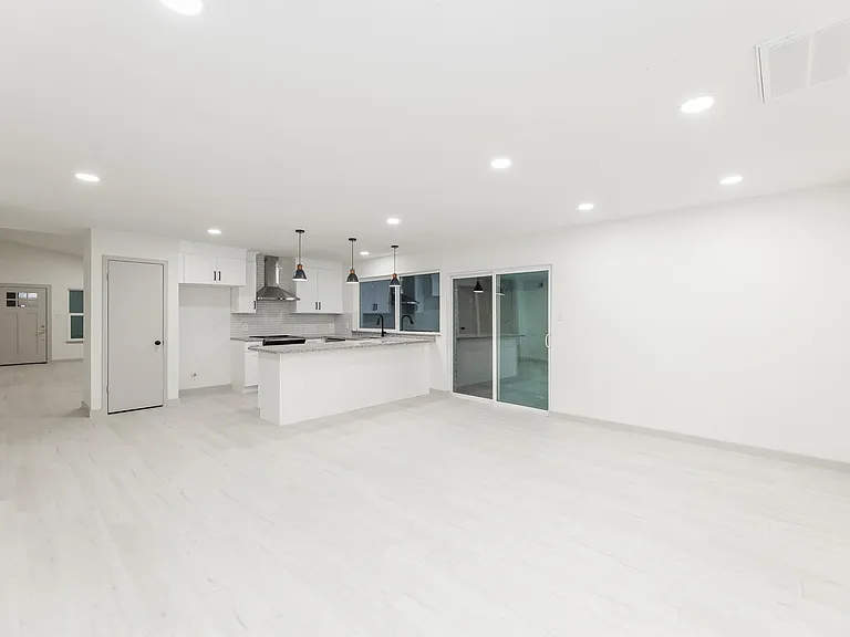 7115 Falling Waters Dr — Photo 13