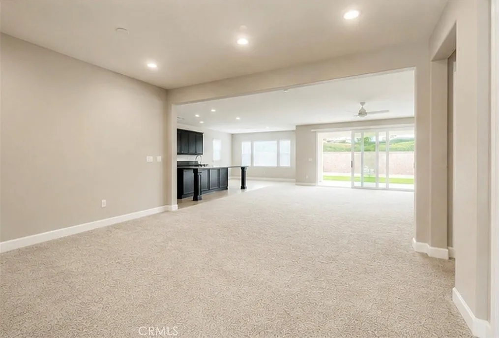4 bed, 2.5 bath, 2700 sqft, $3,700 — Photo 2