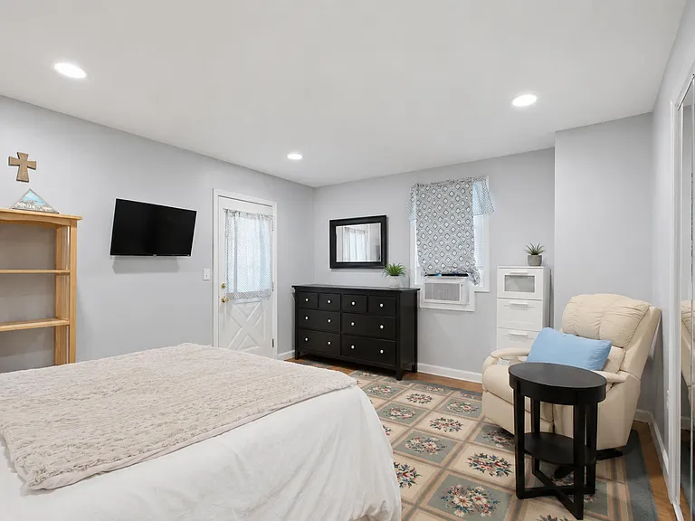 7 Idlewild Ave #B — Photo 14