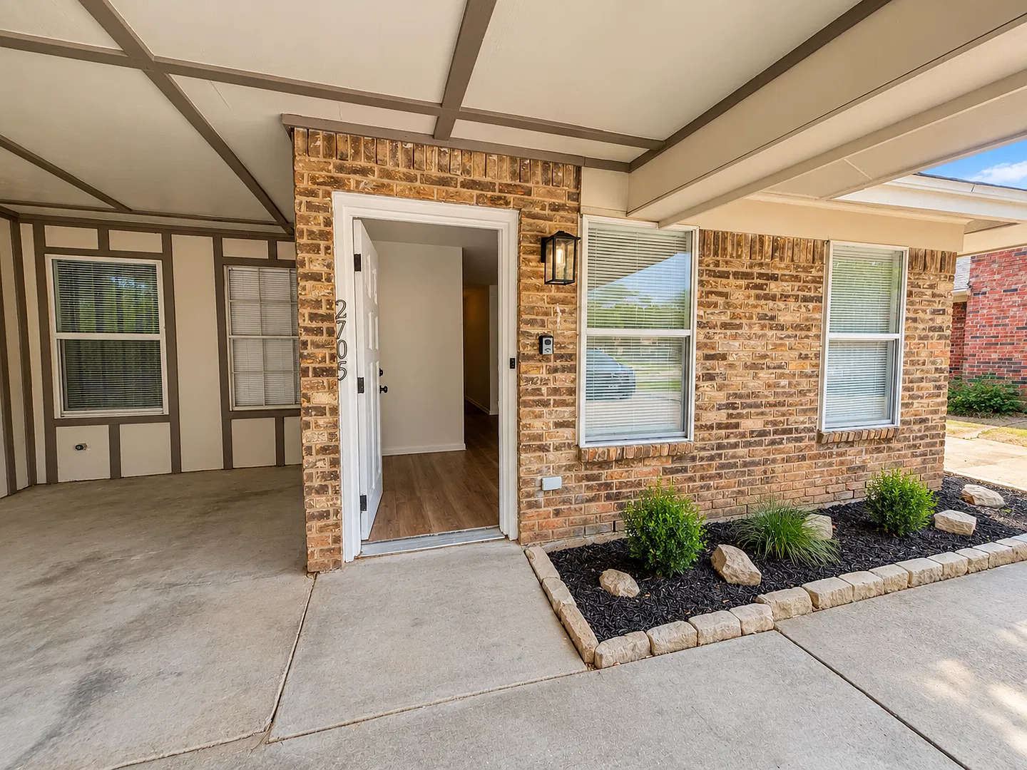 Petersburg Dr 2703 -2705 — Photo 3