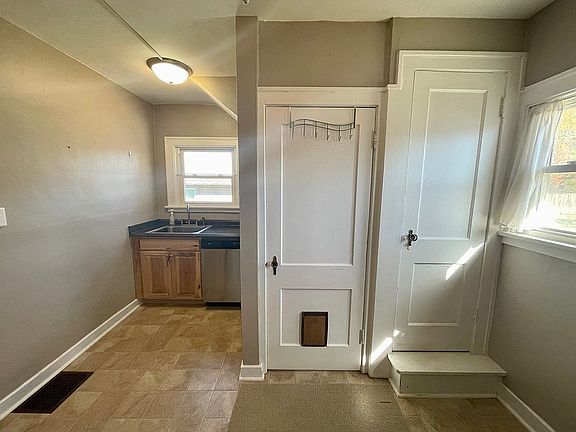 3rd image of 16 Monroe Ave