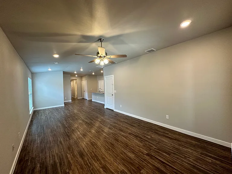 3402 Tiffin Ave — Photo 5