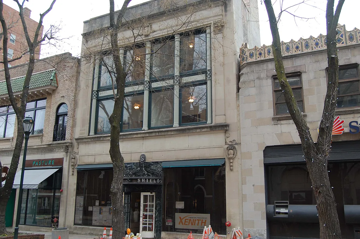 Building Photo - 420 E Grace St