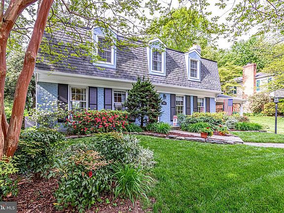 3rd image of 8405 Stone Gate Dr