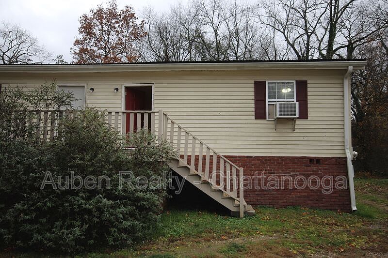 1st image of 6320B Walden Ave