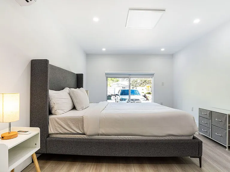 8866 Carlyle Ave — Photo 16
