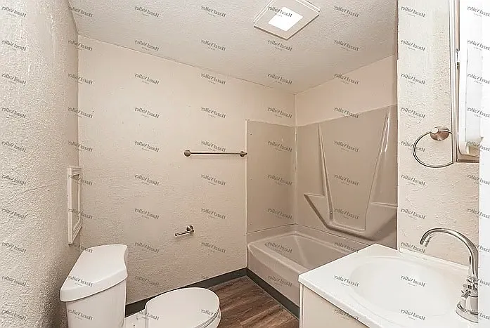 805 Woodland Ave #805 — Photo 4
