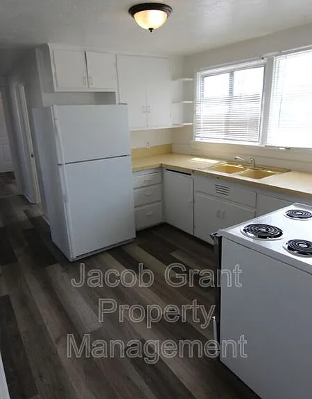 1282 Highland Dr #2 — Photo 9