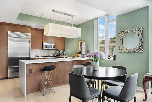 Rented by Compass | media 61