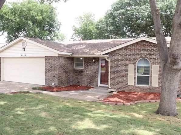 6916 Constitution Dr, Watauga, TX 76148