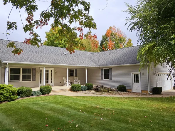 2076 Woodland Trl, Hillsdale, MI 49242