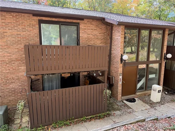 6895 Carriage Hill Dr #E-77, Brecksville, OH 44141