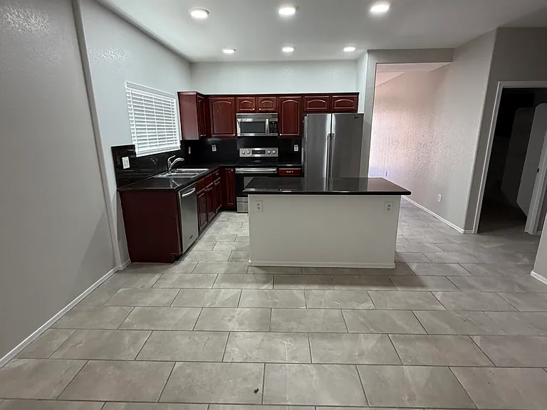 597 W Vekol Ct — Photo 4