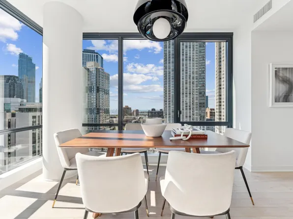 155 Bay Street image 9 of 29