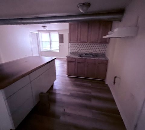 4th image of 65 Peter St Floor 1