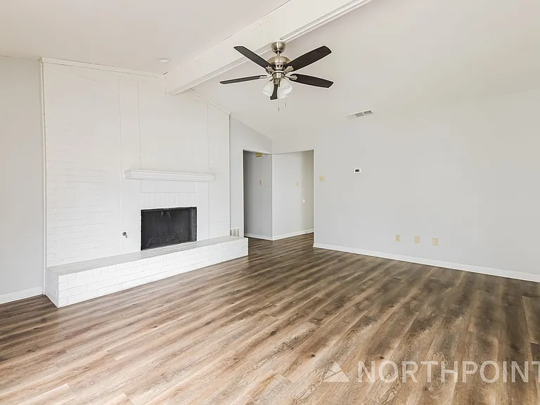 1706 Saint James Dr — Photo 5