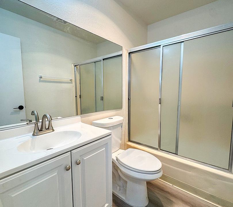 2nd image of 6911 Woodley Ave APT 101