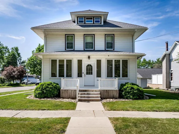 302 H Ave, Grundy Center, IA 50638