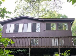 400 McMillan Dr, Hendersonville, NC 28792
