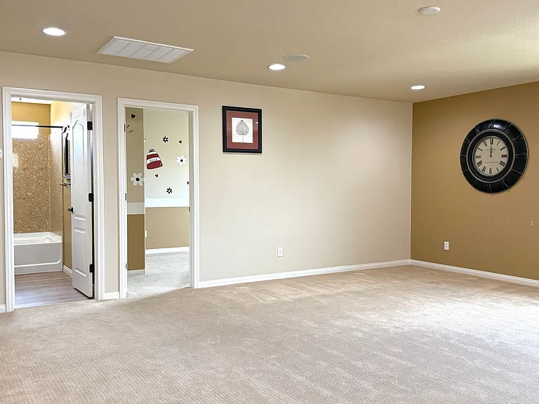 6825 Philharmonic Ave — Photo 45