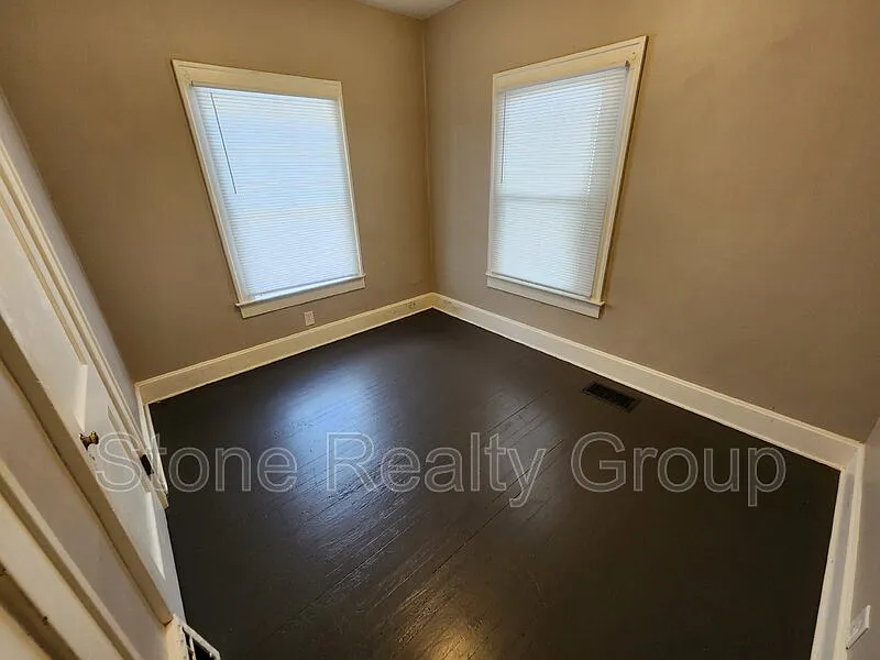2 bed, 1.0 bath, $975 — Photo 4