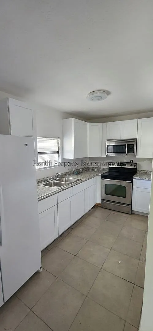4 bed, 2.0 bath, 1617 sqft, $1,699 — Photo 2