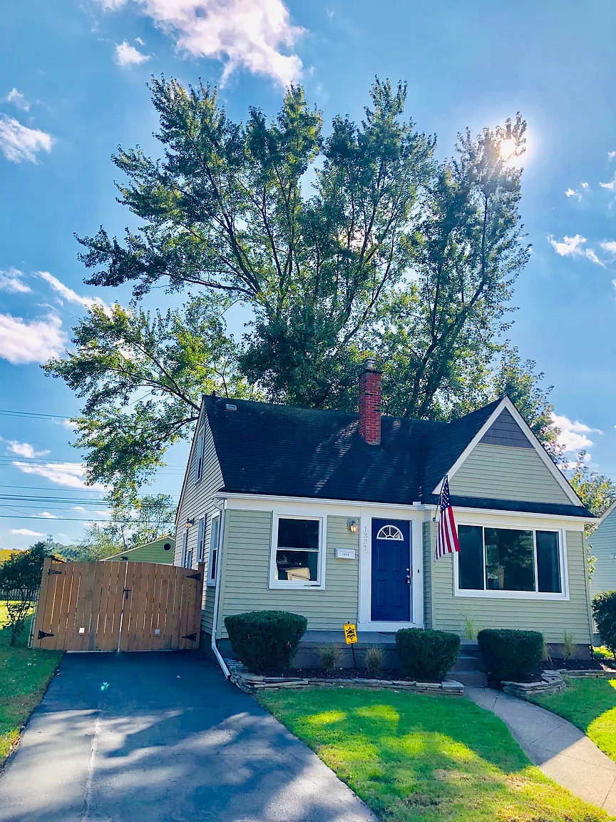 1337 W Marshall St photo 1