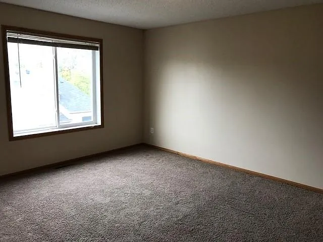 6732 Meadow Grass Ln S — Photo 3