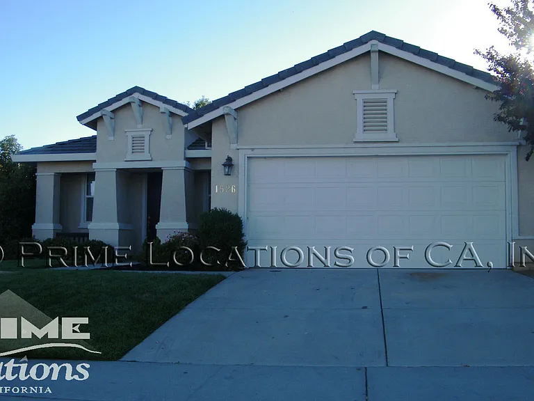 1526 Sweetgrass Ln — Photo 1