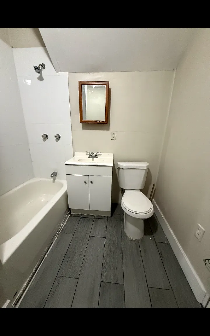 3 bed, $1,900 — Photo 2