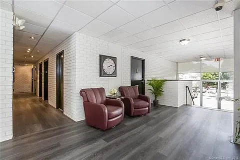 1 bed, 640 sqft, $1,950 — Photo 3