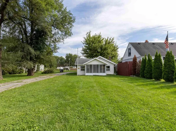 2215 Rehm Dr, Fort Wayne, IN 46819