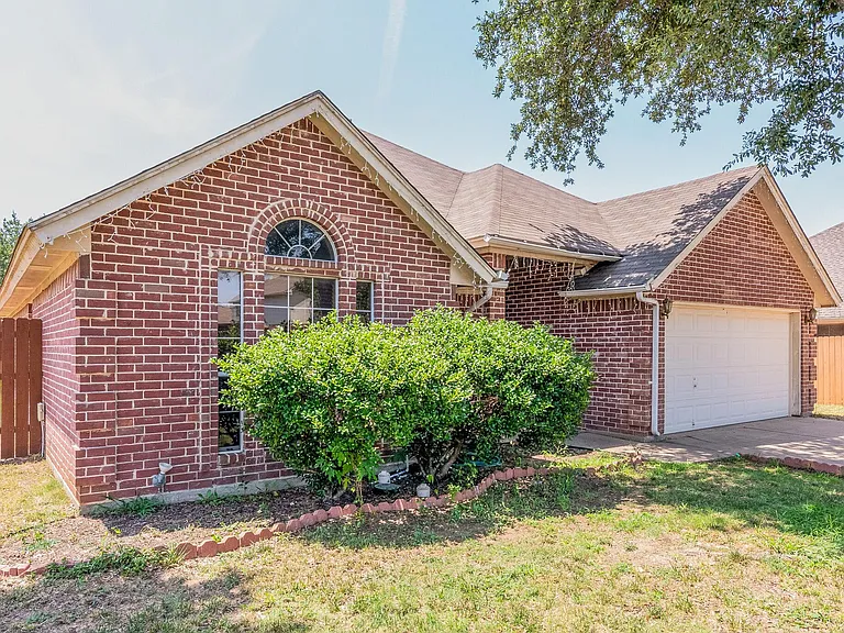 7704 Chandler Ct — Photo 2