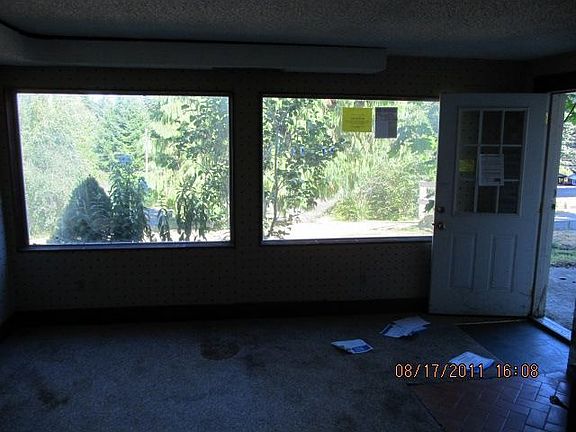 4th image of 5702 Vickery Ave E