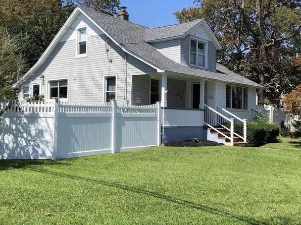 (undisclosed Address), Islip, NY 11751