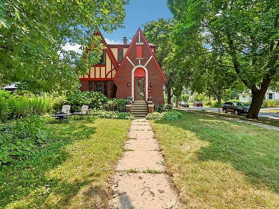 3rd image of 637 W Lakeside St