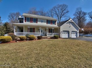94 Ridge Crest Dr, Mountain Top, PA 18707
