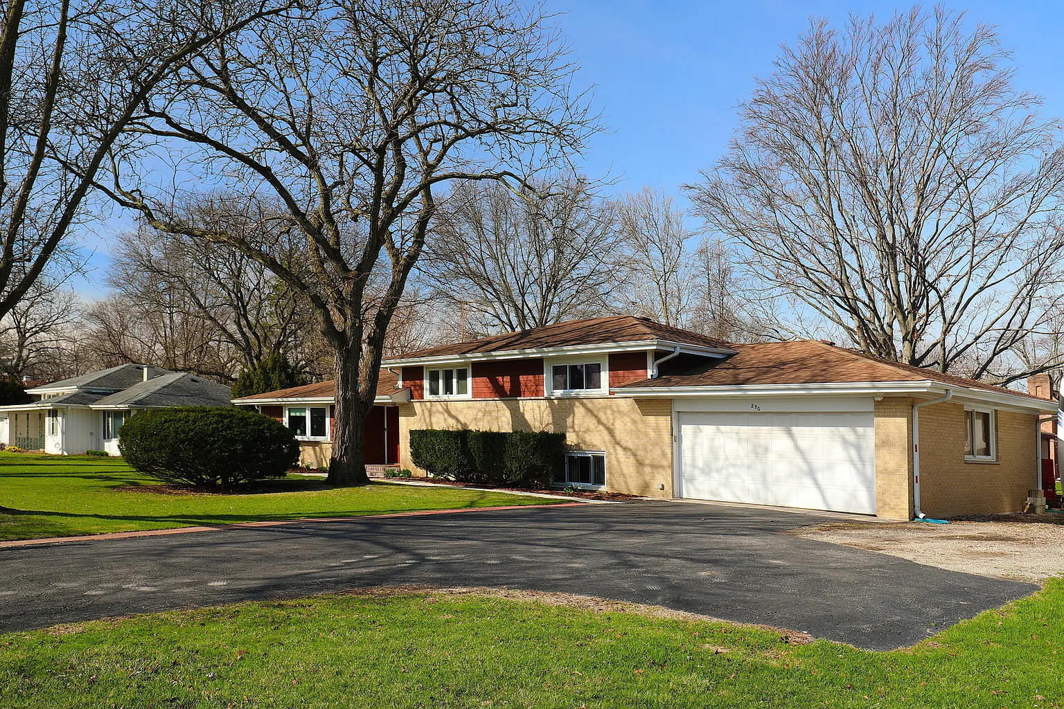 270 S Lambert Rd photo 1