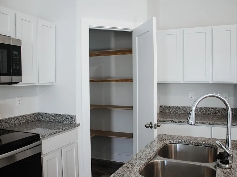 4516 N Froli St — Photo 5